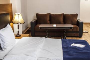 Фото номера Просторный двухместный номер с 2 отдельными кроватями Отель Hotel Plaza Viktoria г. Гюмри 9